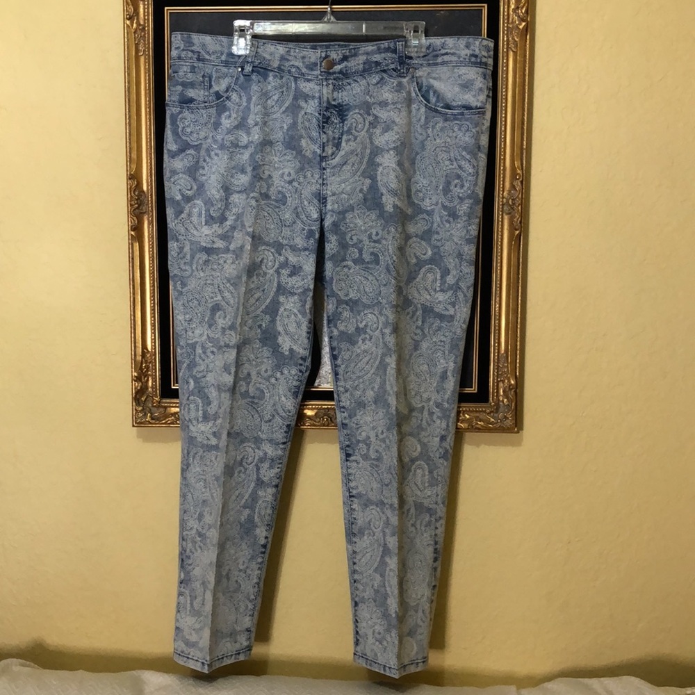 Chico's Platinum Paisley Slimming Jeans Size 3 (XL/16)